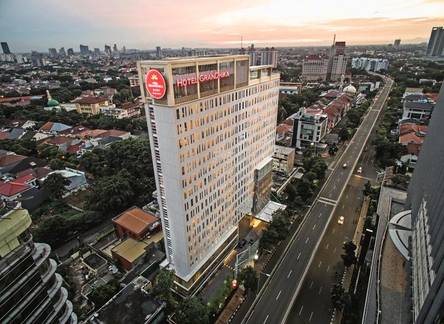Отель Hotel GranDhika Iskandarsyah