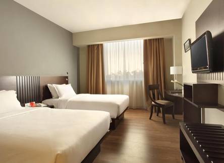 Отель Hotel Santika Taman Mini Indonesia Indah