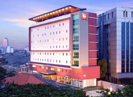Отель Ibis Jakarta Senen