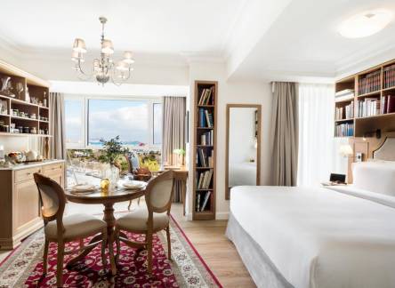 Отель Legacy Gastro Suites