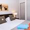 Отель Esplanade Beachfront Apartments by Horizon Holidays