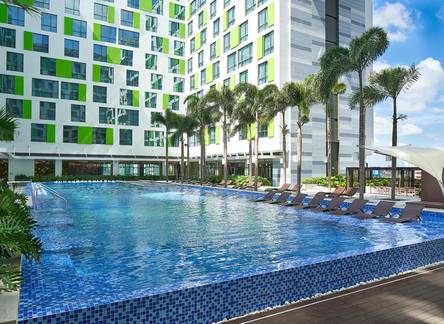 Отель Holiday Inn & Suites Saigon Airport