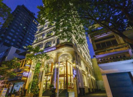 Отель Happy Life Grand Hotel & Sky Bar