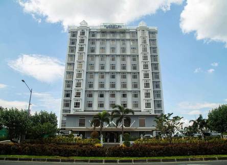 Отель Microtel by Wyndham Mall of Asia