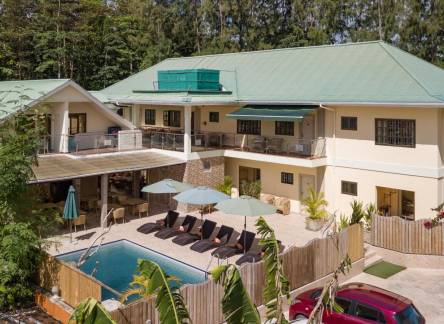 Отель Chez Bea Luxury Villa