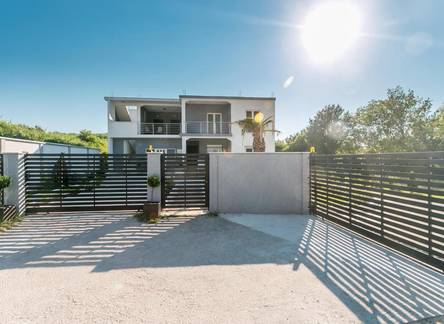 Отель Tramonto Apartments