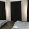 Отель Travelers House Hostel