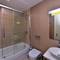 Отель Upsuites Hotel