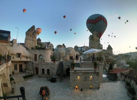 Отель Grand Cave Suites