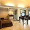 Отель C & N Resort and Spa, Patong