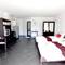Отель Dengs Kamala Beach Hotel