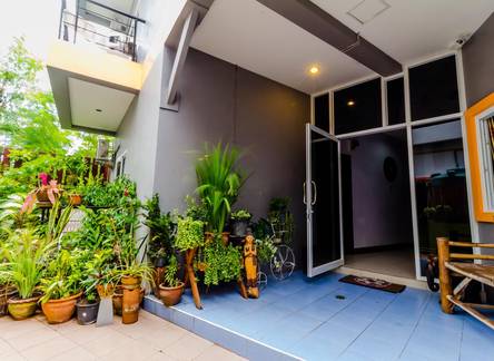 Отель Baan Yuyen Karon Guesthouse