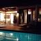 Отель Plunge Tropical Villa