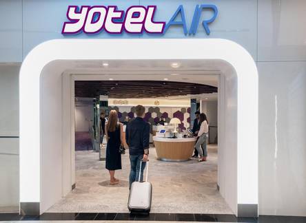 Отель YOTELAIR Singapore Changi Airport