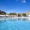 Отель CHC Coriva Beach Hotel & Bungalows