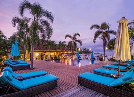 Отель Bay Shore Huts