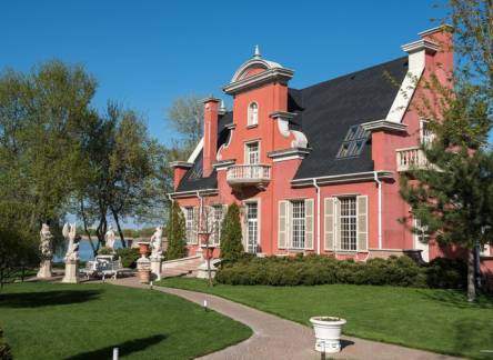 Отель Old House Resort & Spa