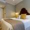 Отель Bairro Alto Suites