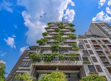 Отель Aria Grand Hotel Apartments & Spa