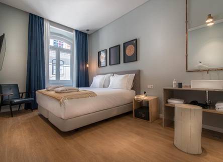 Отель Esqina Urban Lodge Lisbon