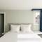 Отель Esqina Urban Lodge Lisbon
