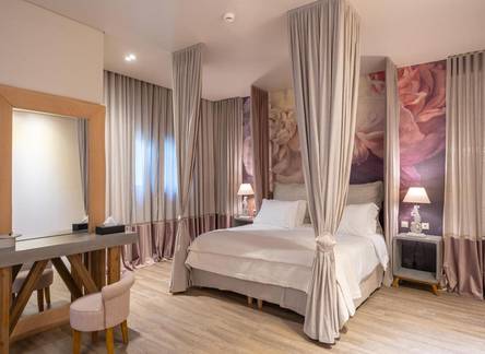 Отель Mikelina Boutique Hotel