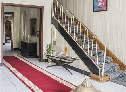 Отель Hotel Longchamps
