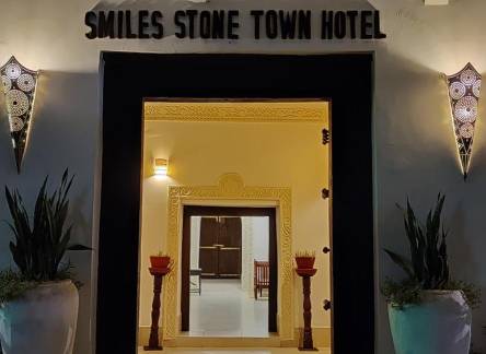Отель Smiles Stone Town Hotel