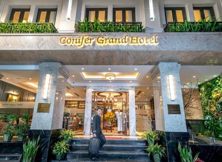 Отель Conifer Grand Hotel