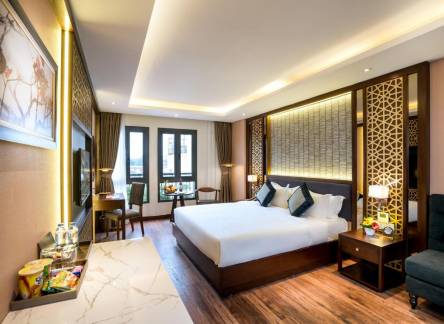 Отель Conifer Grand Hotel