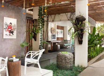 Отель Grandmas Plus Hotel Seminyak