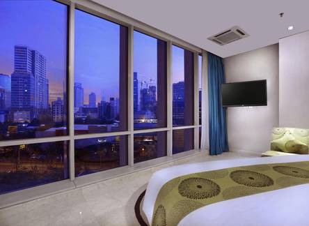 Отель The Grove Suites