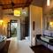 Отель Reef Villa and Spa