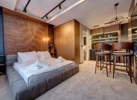 Отель Black Pearl Luxury Suites