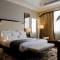 Отель The Majestic Hotel