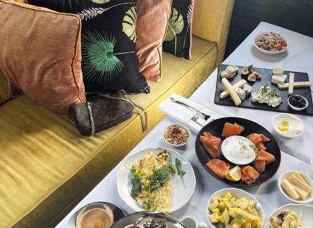 Отель Alma Hotel & Lounge