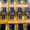Отель Locals Hostel & Suites
