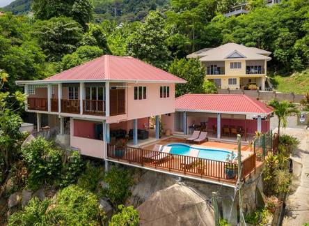 Отель Glacis Heights Villa