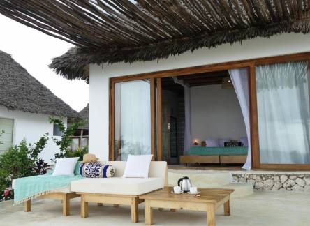 Отель Zanbluu Beach Hotel
