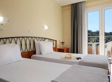 Отель Kavos Plaza Hotel