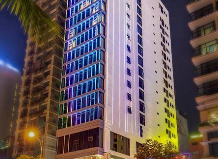 Отель Maximilan DaNang Beach Hotel