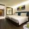 Отель Maximilan DaNang Beach Hotel