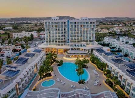 Отель Radisson Larnaca Beach Resort