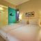 Отель OYO 2854 COZY B&B Seminyak