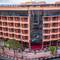 Отель Hotel Les Ambassadeurs