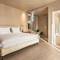 Отель Lavish Suites