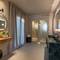 Отель Lavish Suites