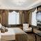 Отель Grand Lark Hotel