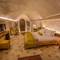 Отель Nino Cave Suites