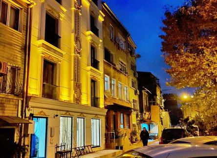 Отель The Camelot Hotel
